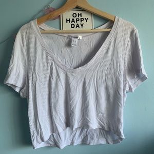 💕Revamped white crop vneck ribbed tee💕